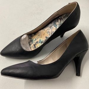 NWOT black heels
